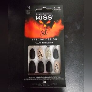 KISS Halloween Glow in the Dark Nail Set